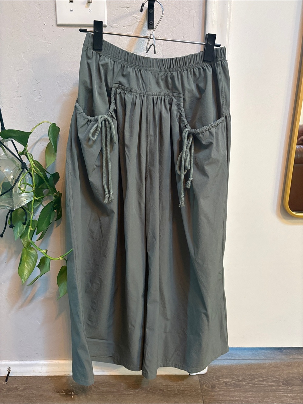 Olive Green Drawstring Pocket Wide-leg Track Pant